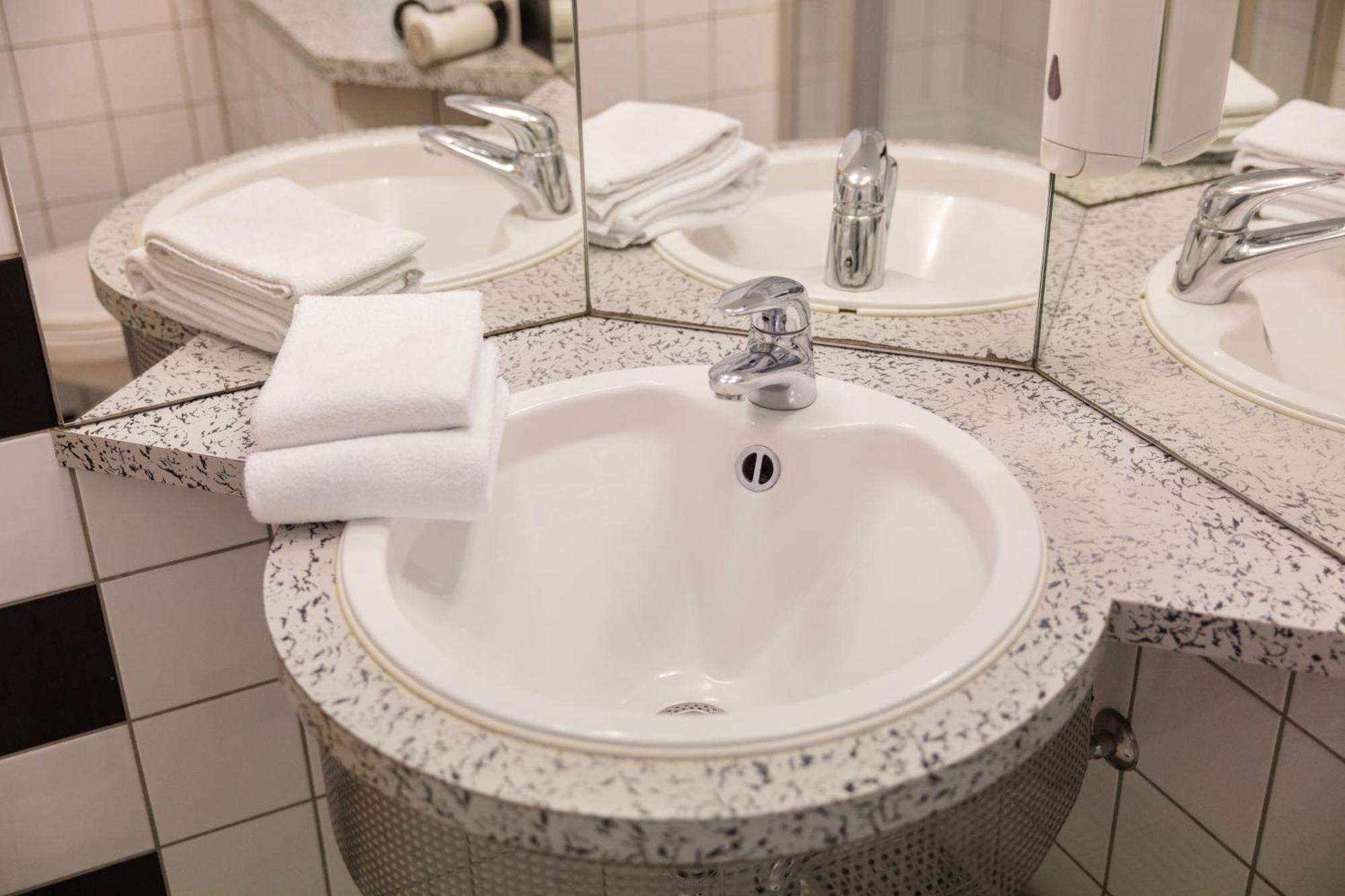 C-You Hotel Хемниц Экстерьер фото